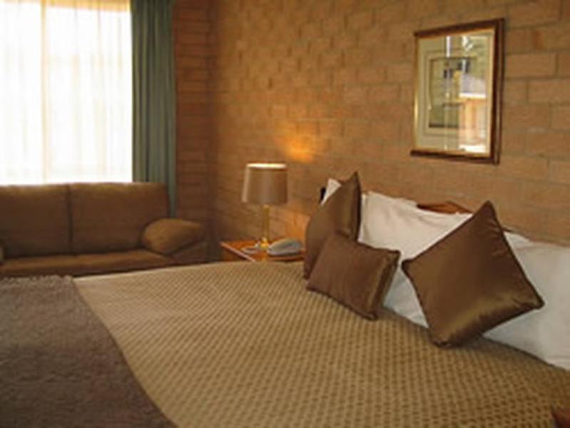 Golden Chain Aalana Motor Inn 考兰 外观 照片
